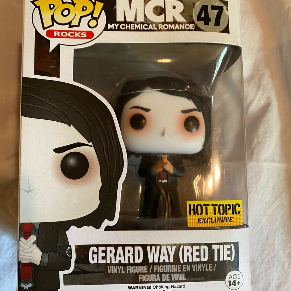 Funko Pop MCR Gerard Way (Red Tie) figurine